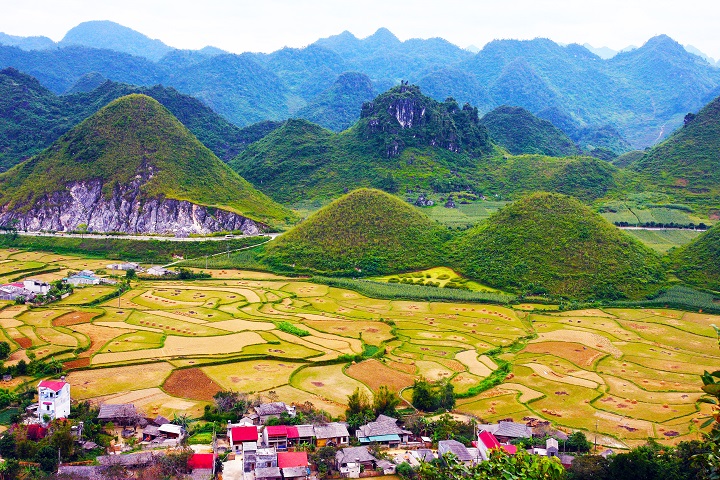 Núi Đôi Cô Tiên - “tác phẩm nghệ thuật” của tạo hoá ban tặng cho vùng đất Quảng Bạ hùng vĩ.